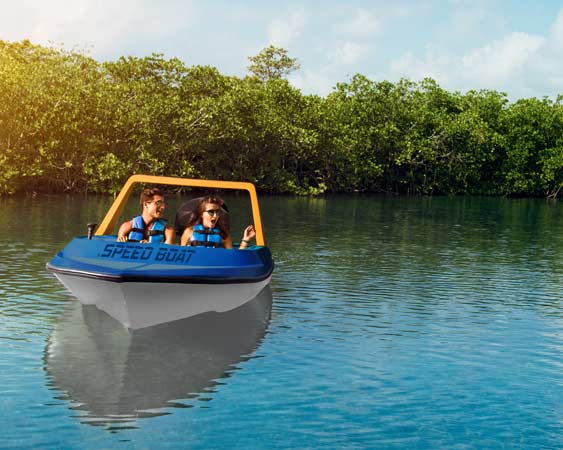 Speed Boat en pareja navegando en el Mar Caribe