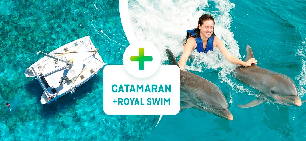 Catamarán y mujer nadando con Delfines en Isla Mujeres Cancún